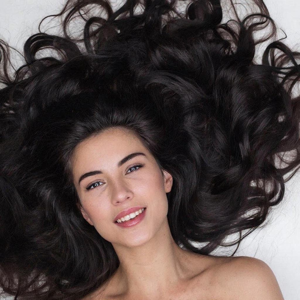 Надоело каждые три недели закрашивать седые корни? Я нашла гениально простой способ — и он работает за 5 минут Kandinsky (18+)