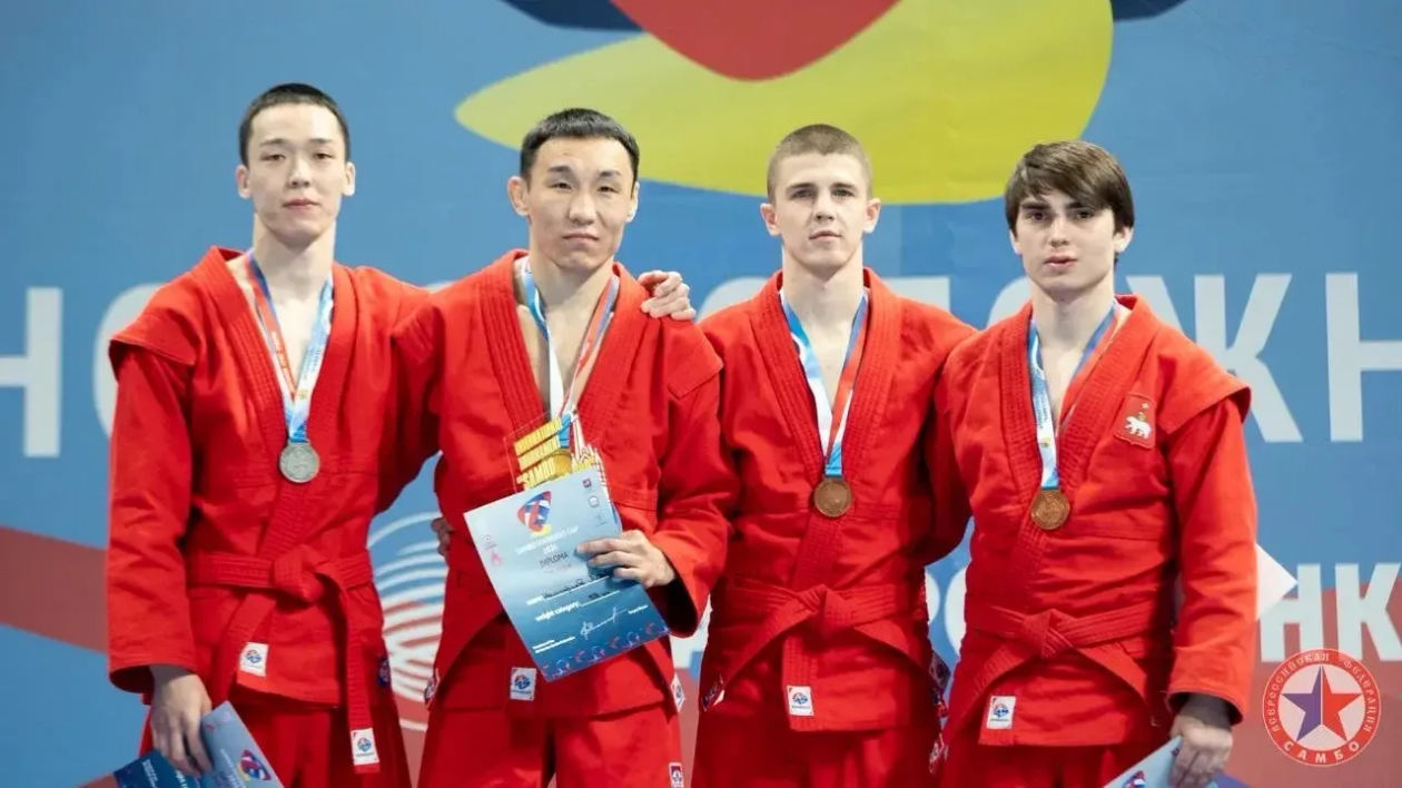 Бурятские самбисты завоевали золото и серебро в Москве Минспорт Бурятии