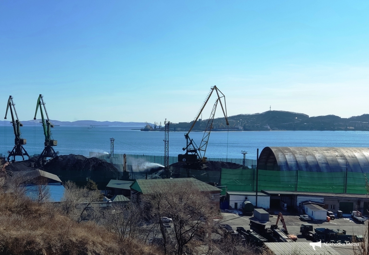 Открытая перевалка угля в порту Находки Петр Максимов, ИА Nakhodka.Media