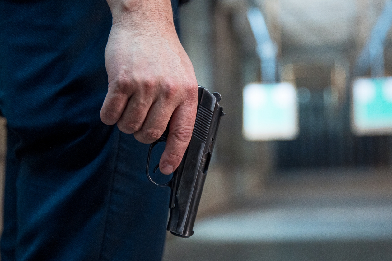 В Сочи задержали мужчину за стрельбу в воздух из автомата на пикнике Илья Аверьянов