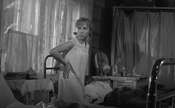 Тот, кто 100 раз смотрел &quotДевчат&quot, мигом найдет лишний кадр - ТЕСТ Кадр из фильма &quotДевчата&quot (6+)