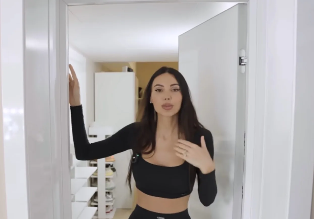 Оксана Самойлова стоп-кадр из видео. Youtube-канал &quotSamKids&quot (18+)