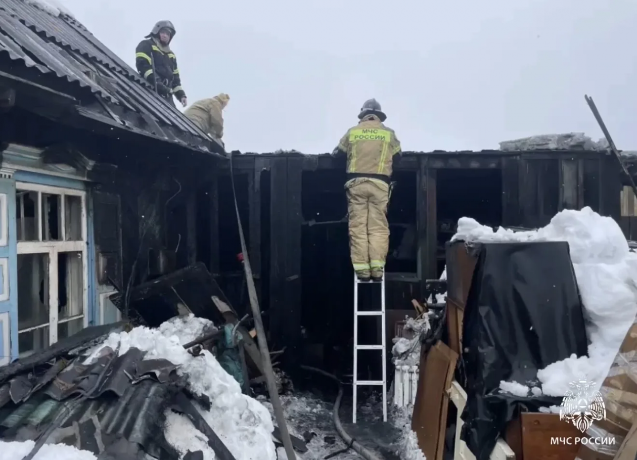 Женщина получила травмы при попытке потушить пожар в Мамско-Чуйском районе Пресс-служба ГУ МЧС России по Иркутской области