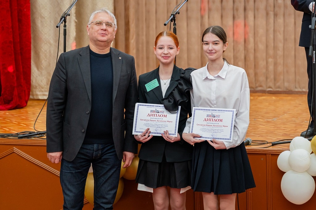 Лучшие юные исследователи Магадана получили заслуженные награды Источник