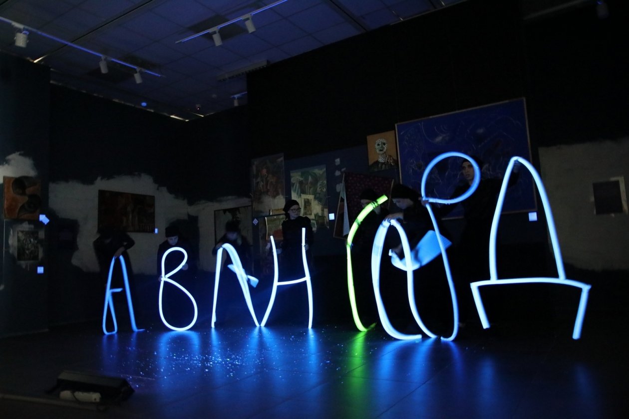 Экспозиция &quotВдохновлённые авангардом&quot в Южно-Сахалинске организаторы мероприятия