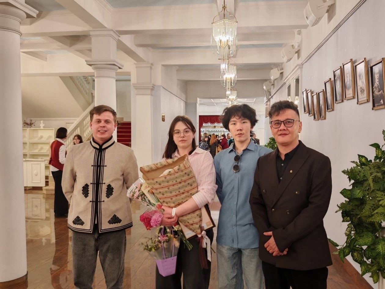 Бурятский режиссёр показал эскиз &quotЖены солдата&quot в Малом театре Буряад театр