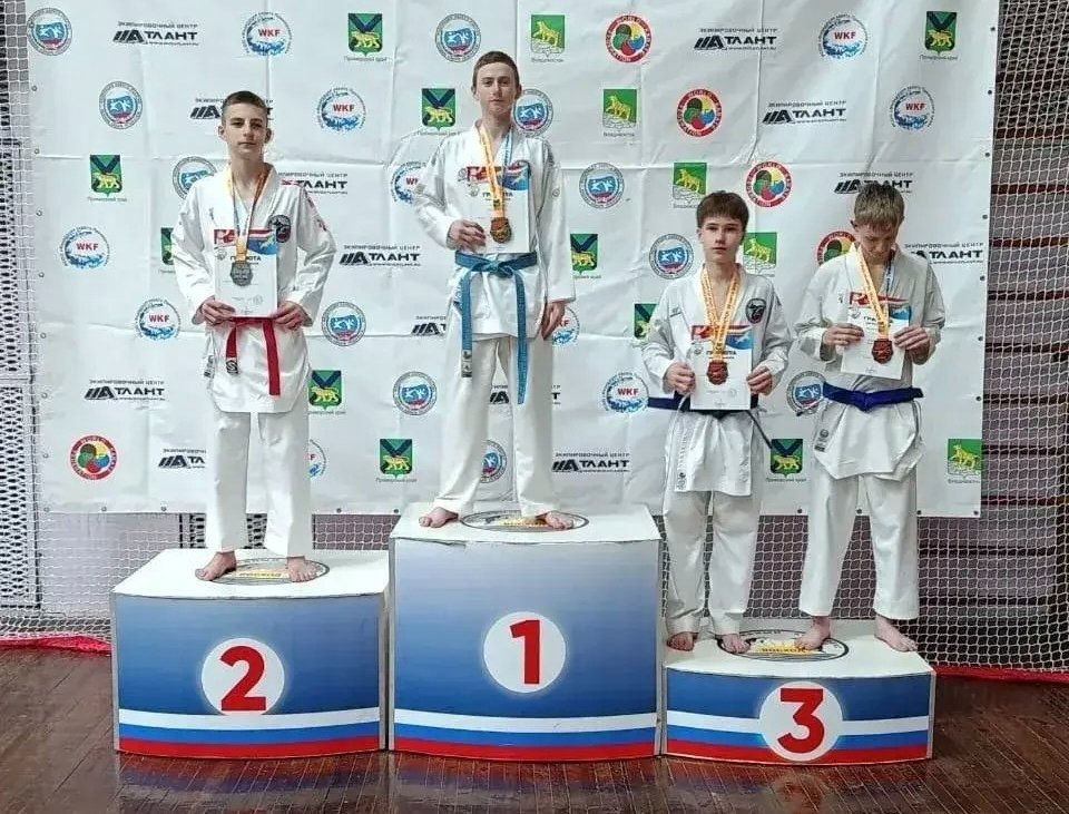 Уссурийские каратисты блестяще выступили на чемпионате и первенстве Приморья предоставлено Федерацией карате УГО и школой &quotРекорд&quot