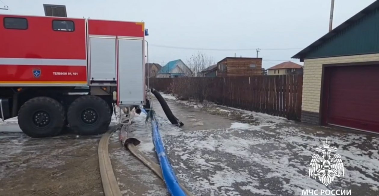 Талыми водами подтопило 98 участков и четыре дома в Иркутской области Пресс-служба ГУ МЧС России по Иркутской области