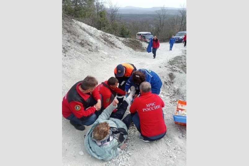 На помощь туристкам пришли спасатели МЧС Крыма