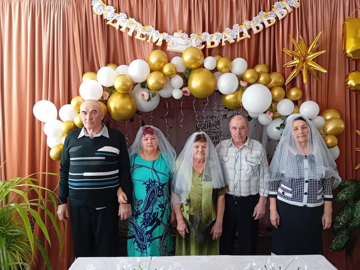 Три пары отметили кедровую свадьбу в один день в Забайкалье департамента ЗАГС Забайкалья