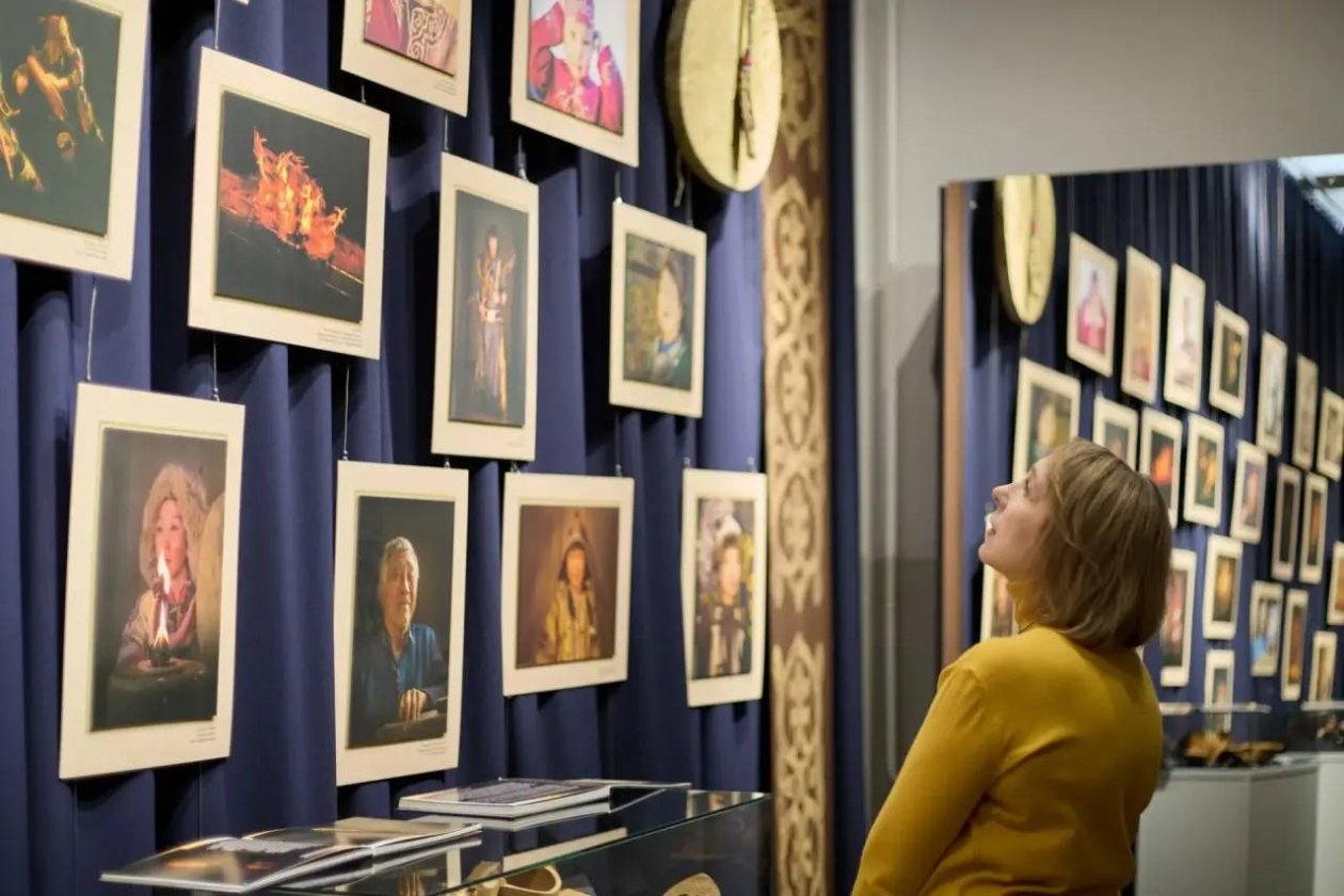 Фотовыставка о культуре и быте коренных народов открылась в Южно-Сахалинске пресс-служба Сахалинского областного краеведческого музея