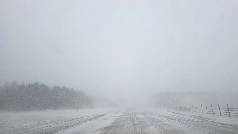 На трассе &quotЛена&quot — снегопад и сильный ветер ИА YakutiaMedia