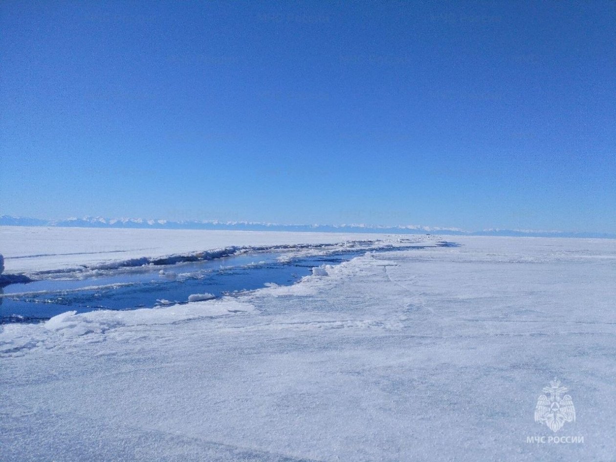 Разрывы льда и трещины фиксируются на водоёмах Иркутской области Пресс-служба ГУ МЧС России по Иркутской области