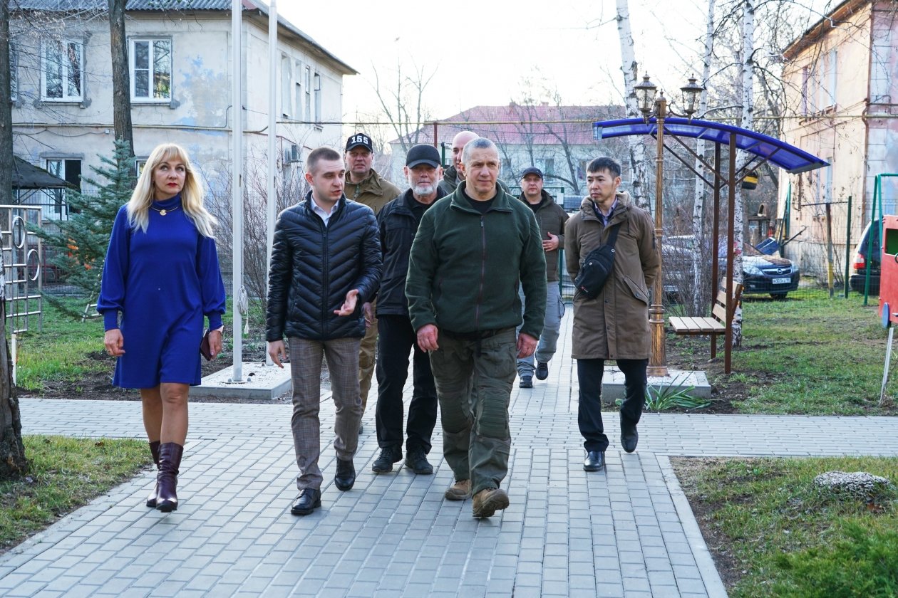 Юрий Трутнев проверил ход восстановительных работ на подшефных ДФО территориях ДНР Пресс-служба полномочного представителя президента РФ в ДФО