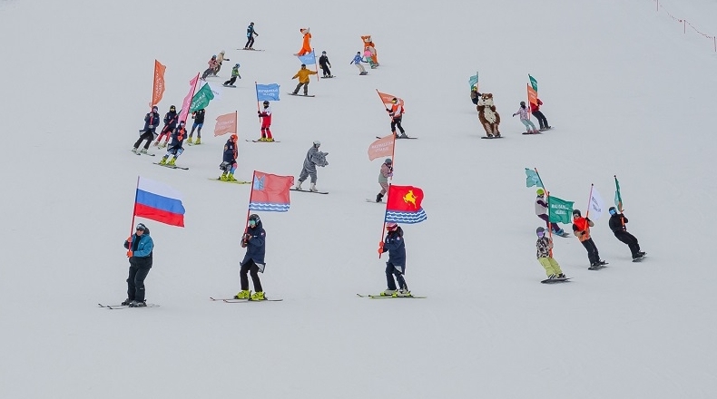 В Магадане открыли 6-й и 7-й этапы Кубка России по сноуборд-кроссу Источник