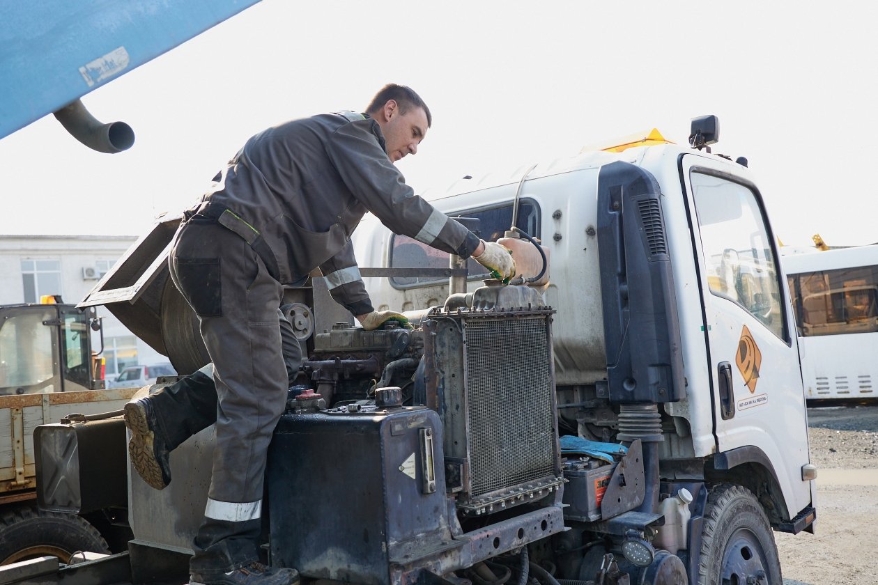 Южно-Сахалинск готовит дорожную технику к теплому сезону пресс-служба администрации Южно-Сахалинска