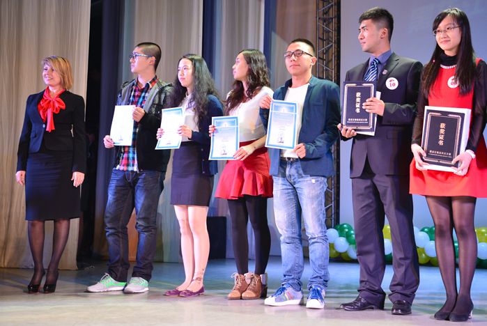 Награждение предоставлено пресс-службой ВГУЭС