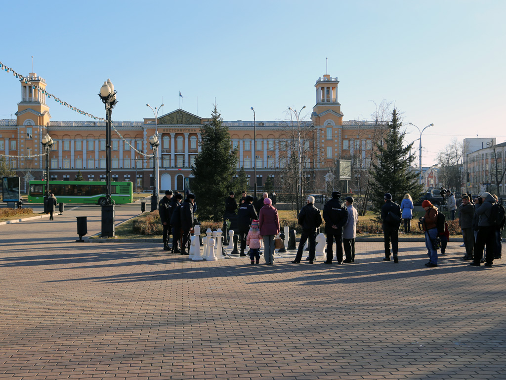 Сквер кирова. Сквер Кирова Иркутск вид сверху. Полиция Иркутск сквер Кирова.