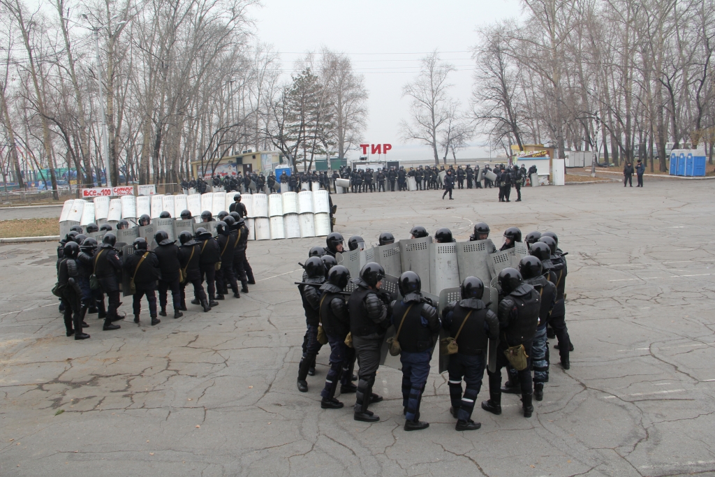 Краевой ОМОН Хабаровск. ОМОН Амурский Хабаровск. Военные заблокировали ОМОН В аэропорту Хабаровска. Хабаровский ОМОН фото.