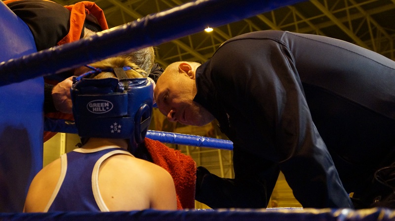 Наставления в перерыве, Фото с места события собственное