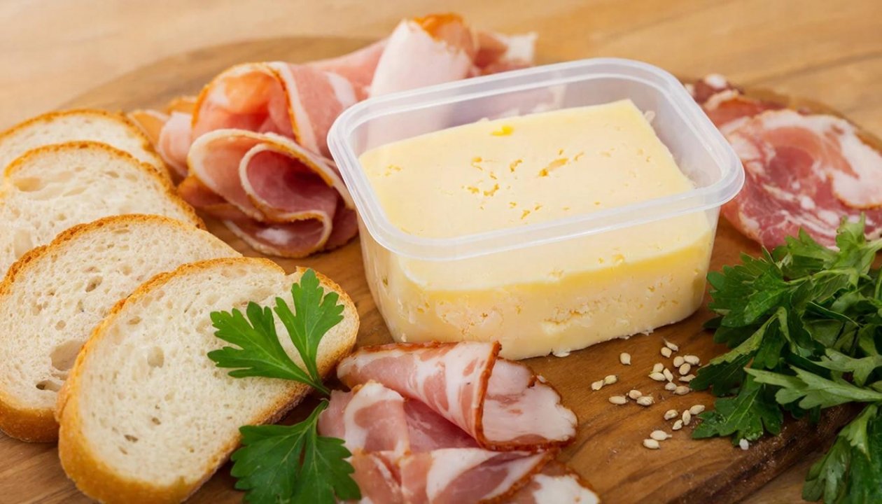  Создано при помощи ИИ