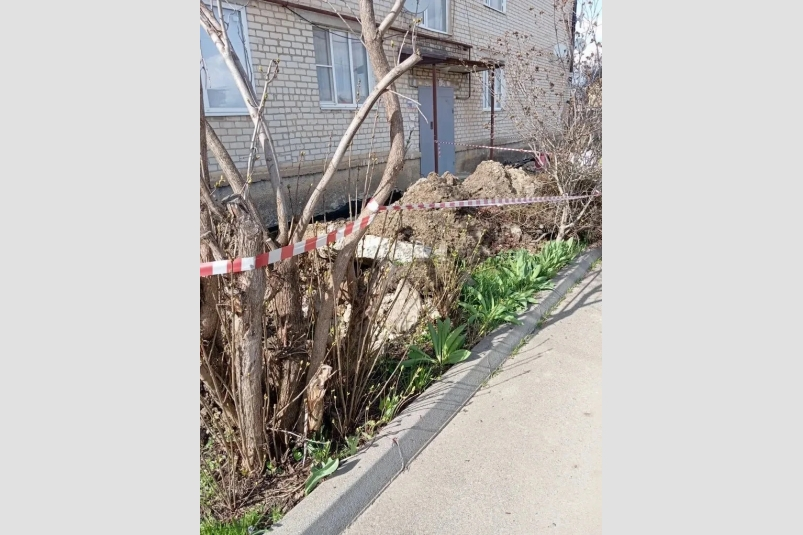 На опасный ров у дома после капремонта жалуются жители Михайловска Читательница ИА Stavropol.Media