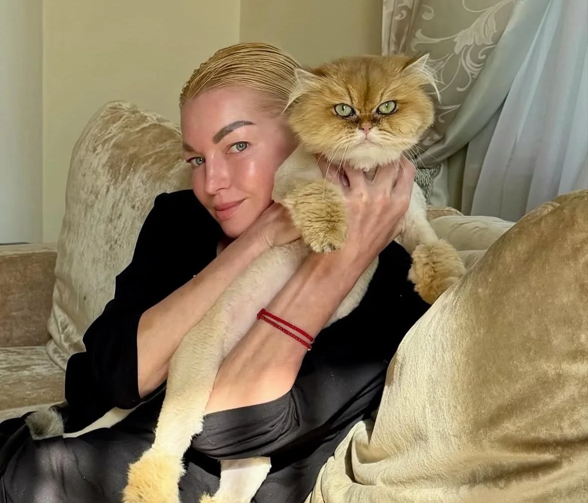 Анастасия Волочкова в своем доме соцсети Анастасии Волочковой