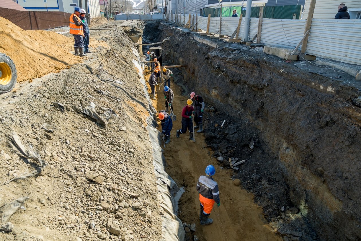 На проспекте Победы в Южно-Сахалинске строят ливневый коллектор для защиты от подтоплений пресс-служба мэрии города