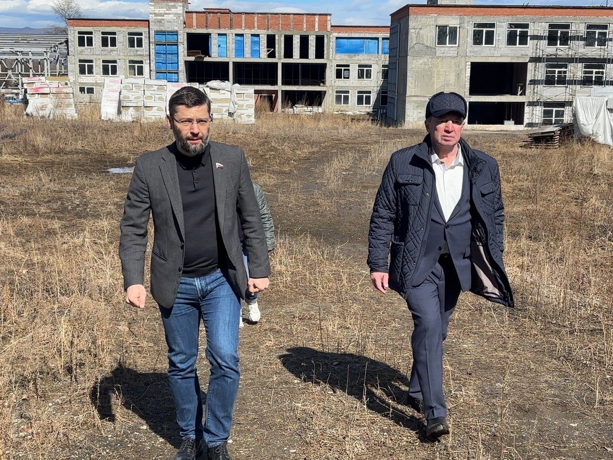 Александр Якубовский проверил ход строительства школы в Слюдянке Иркутское региональное отделение &quotЕдиной России&quot