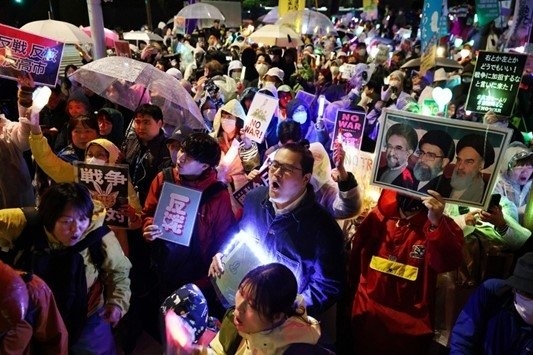 Более 20 тысяч японцев вышли на протест против пересмотра Конституции и войны в Иране The Mainichi