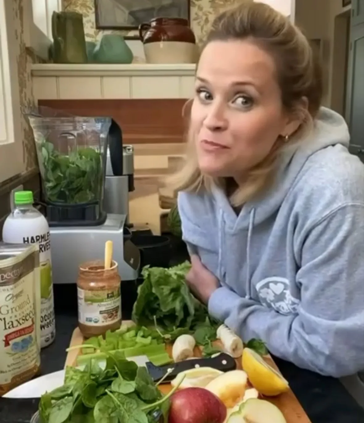 стоп-кадр из видео Риз Уизерспун. tg-канал (18+) Ляйсан Утяшевой