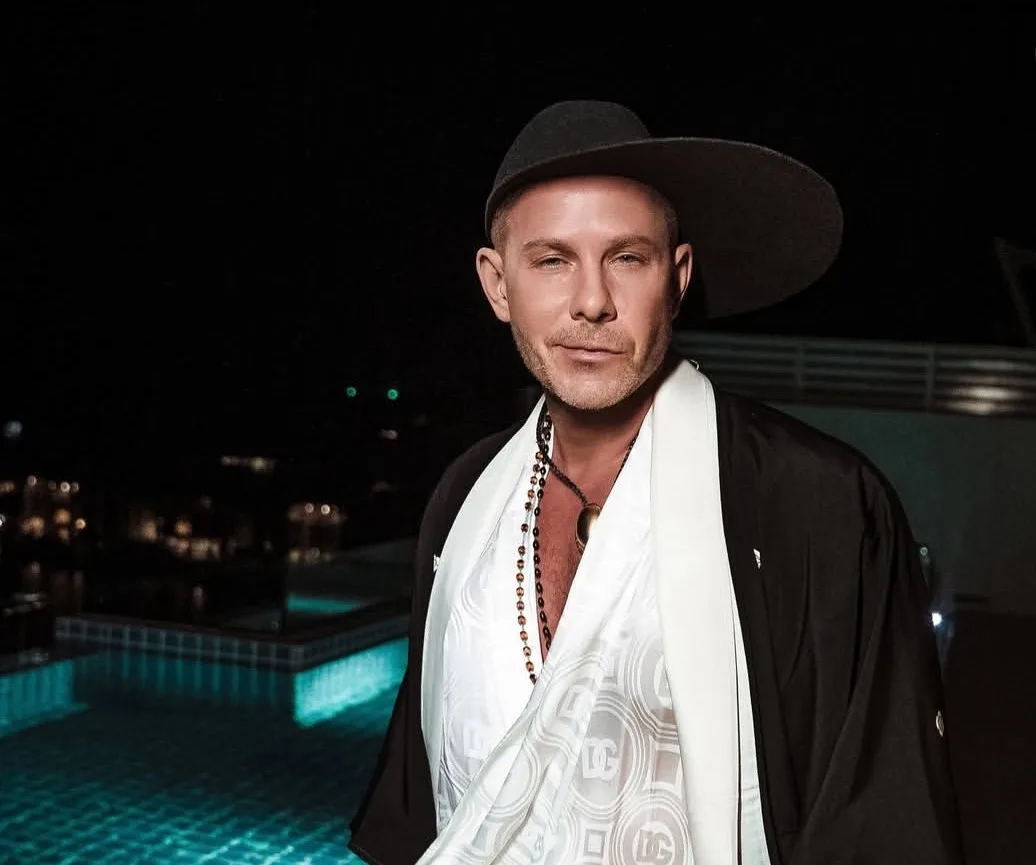 Митя Фомин показал квартиру соцсети певца