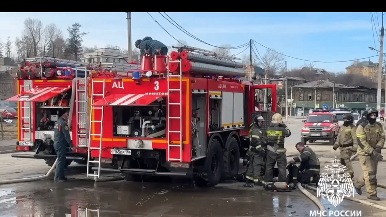 Заброшенное здание вспыхнуло в центре Иркутска Пресс-служба ГУ МЧС России по Иркутской области