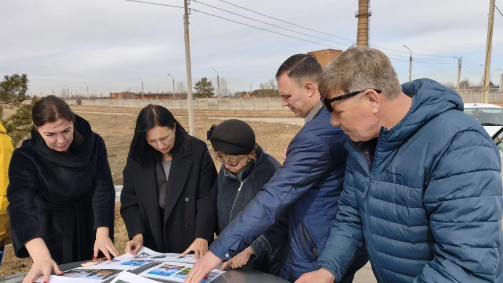 Проекты благоустройства обсудили депутаты думы Иркутска Павел Кудеев и Оксана Жучкова Пресс-служба думы Иркутска