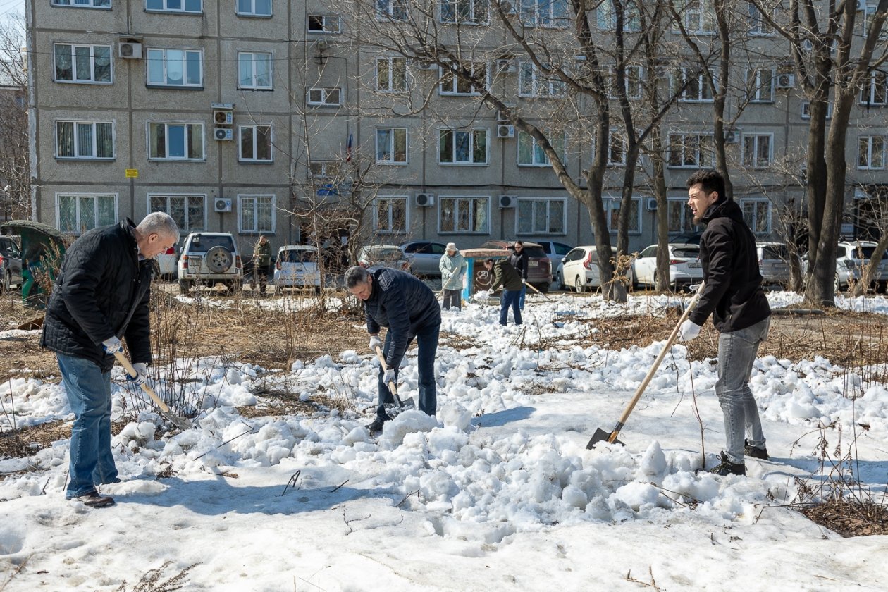 Первая весенняя уборка стартовала в Южно-Сахалинске с &quotчистой пятницы&quot пресс-служба мэрии города