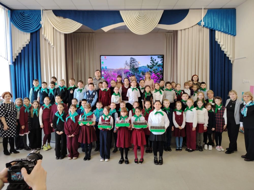 Участники школьного лесничества &quotЛесная страна&quot Минлес Забайкалья