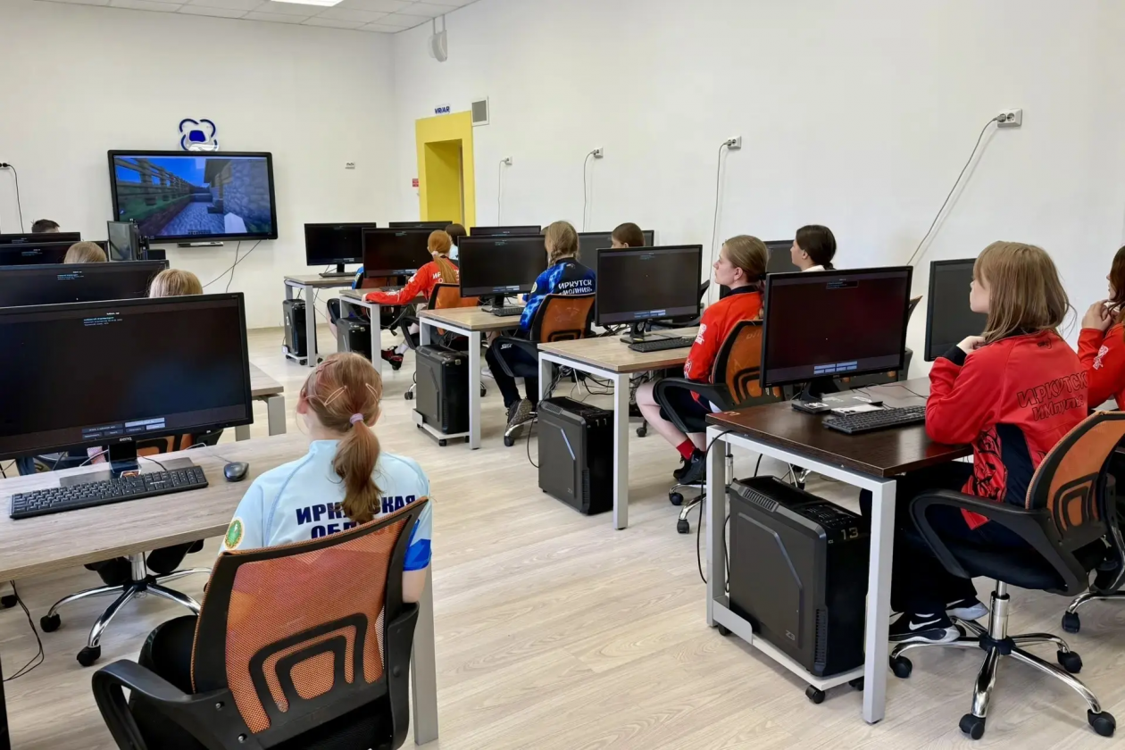 Подростки посостязались в дисциплинах фиджитал-спорта в Приангарье Пресс-служба правительства Иркутской области