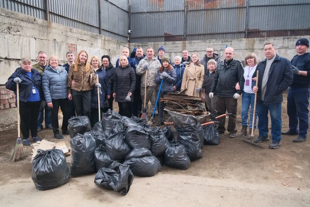 Первый субботник провели в Свердловском округе Иркутска  Пресс-служба администрации города