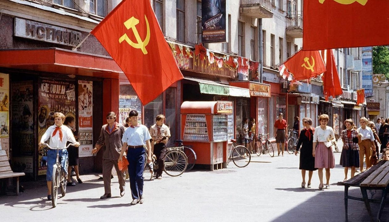 Только истинный ценитель истории и географии вспомнит 7/7 столиц республик СССР — ТЕСТ ИИ Kandinsky (18+)