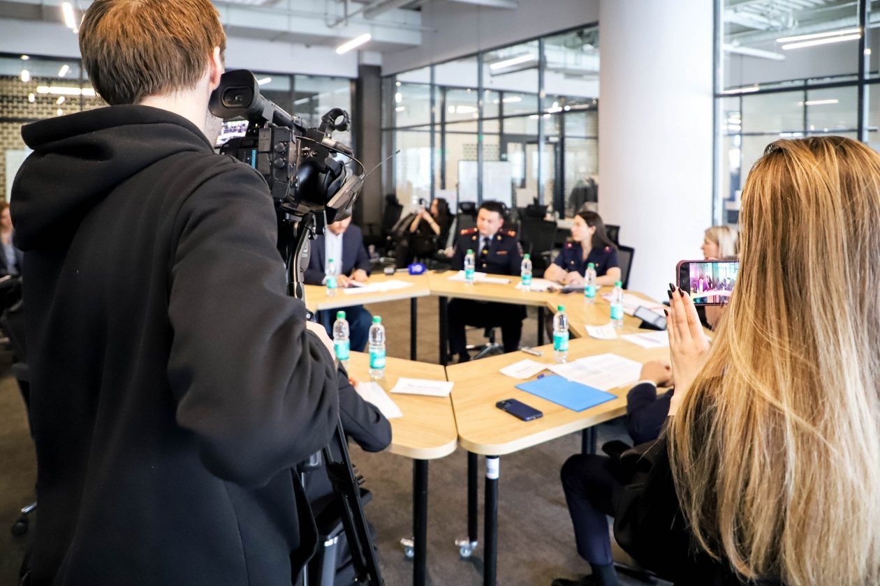 Круглый стол Анна Матвейкина/ ИА SakhalinMedia