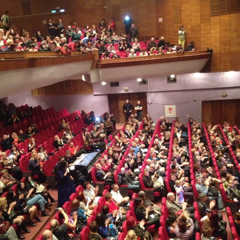 Ротару в зале, Фото с места события из других источников