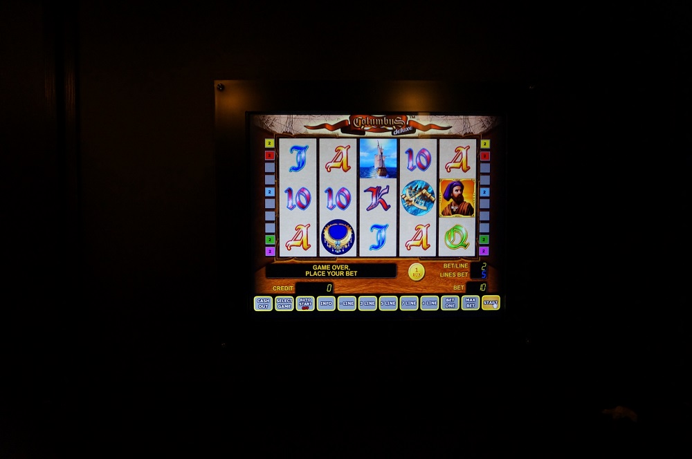 Клуб азартных игр "накрыли" сотрудники ОБЭПа в Улан-Удэ, Фото с места события собственное