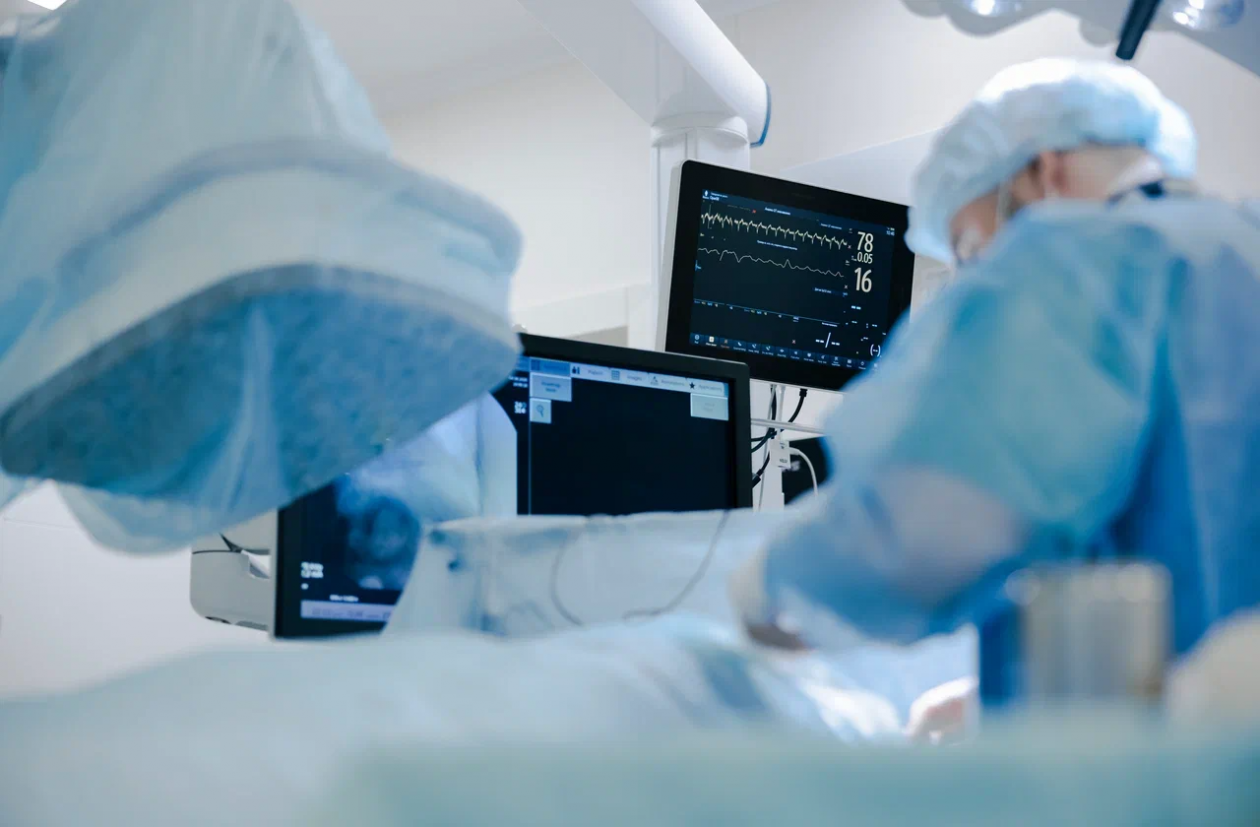 В Москве планомерно растет число высокотехнологичных операций на сосудах ног https://www.mos.ru