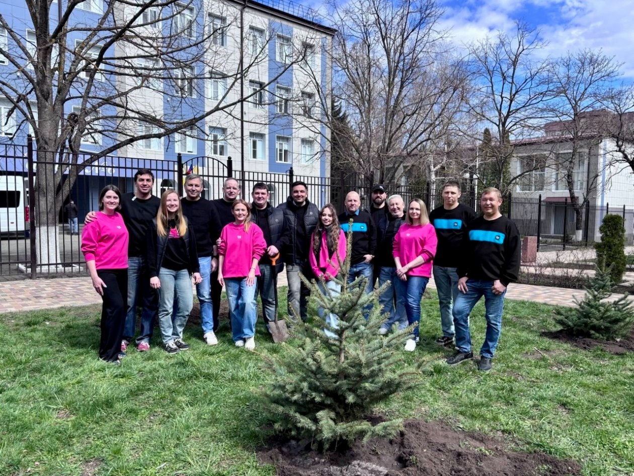 Экоподарок для ставропольцев: Т2 высадила в центре города аллею из голубых елей  пресс-служба T2