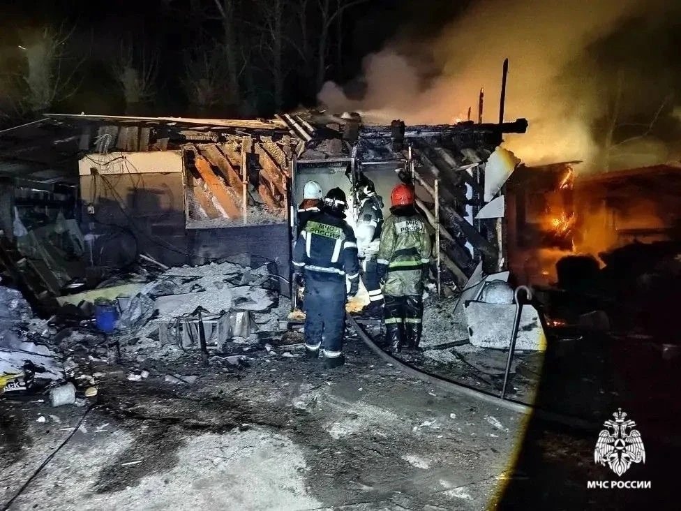 В Улан-Удэ мужчина получил ожоги, пытаясь потушить пожар МЧС по Бурятии