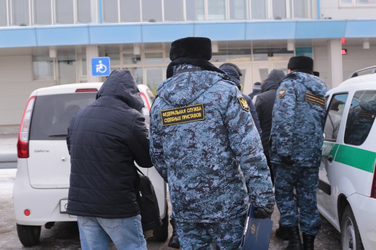 34 мигранта выдворили из Хабаровского края и ЕАО Пресс-служба ГУФССП России по Хабаровскому краю и Еврейской автономной области