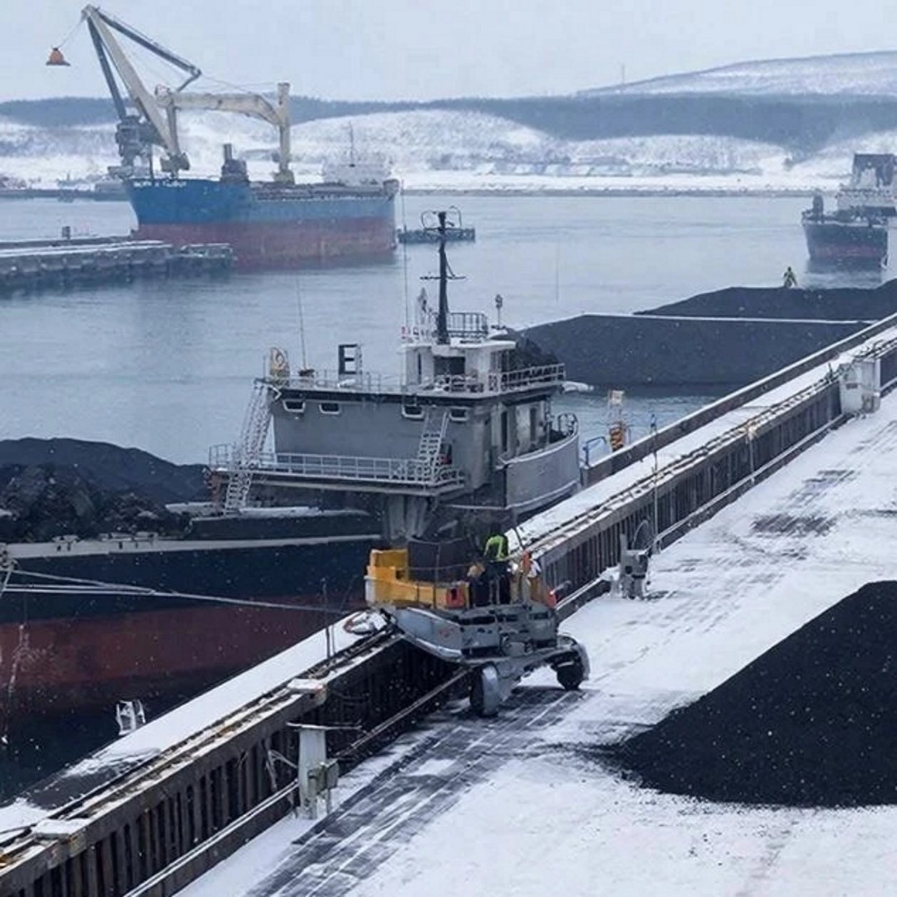 В морском порту Магадана выявили экологические нарушения на угольном терминале ресс-служба Магаданской транспортной прокуратуры