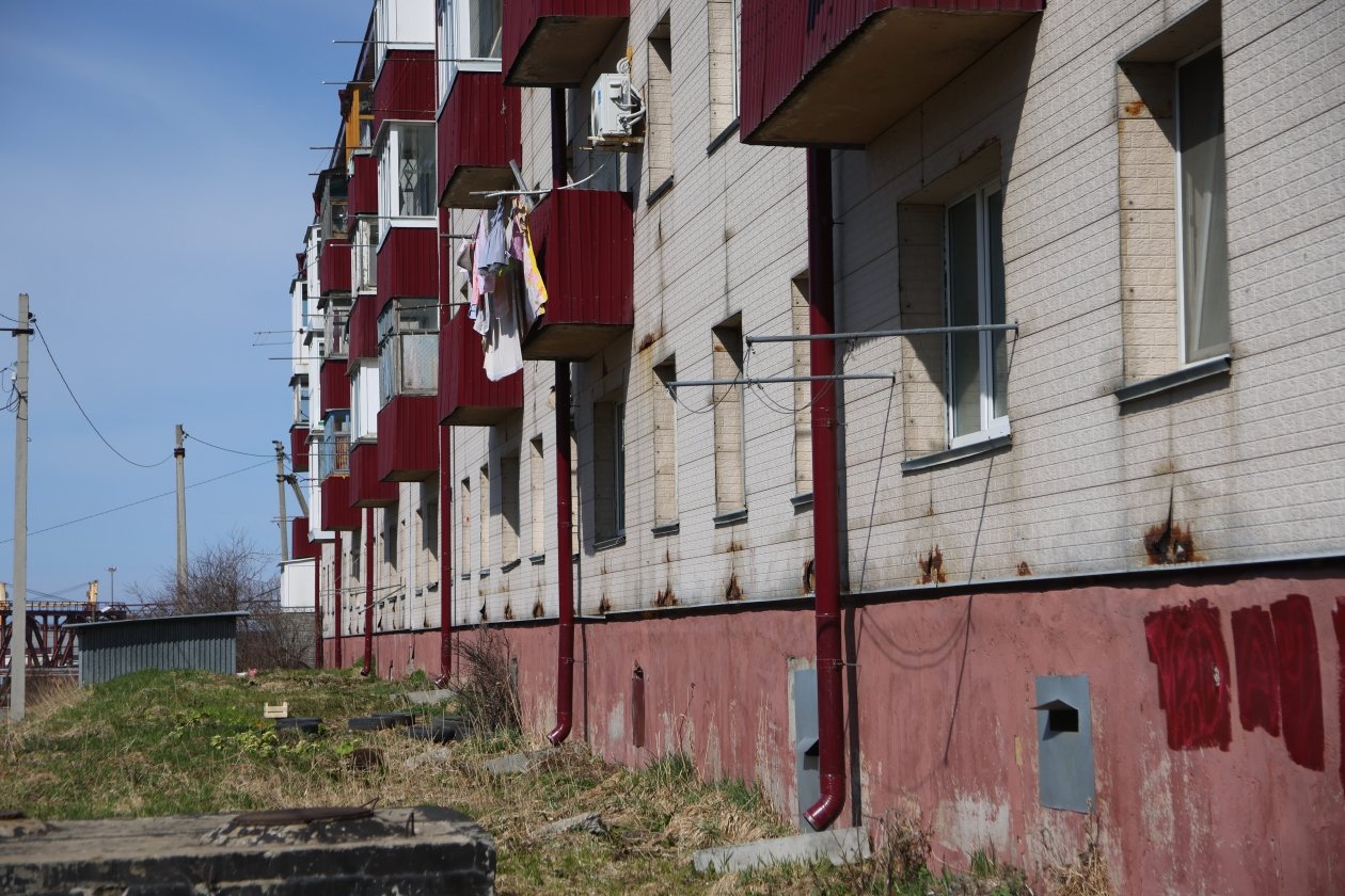 Подвал на улице Гоголя в Невельске отремонтируют этим летом по поручению Лимаренко пресс-служба правительства Сахалинской области