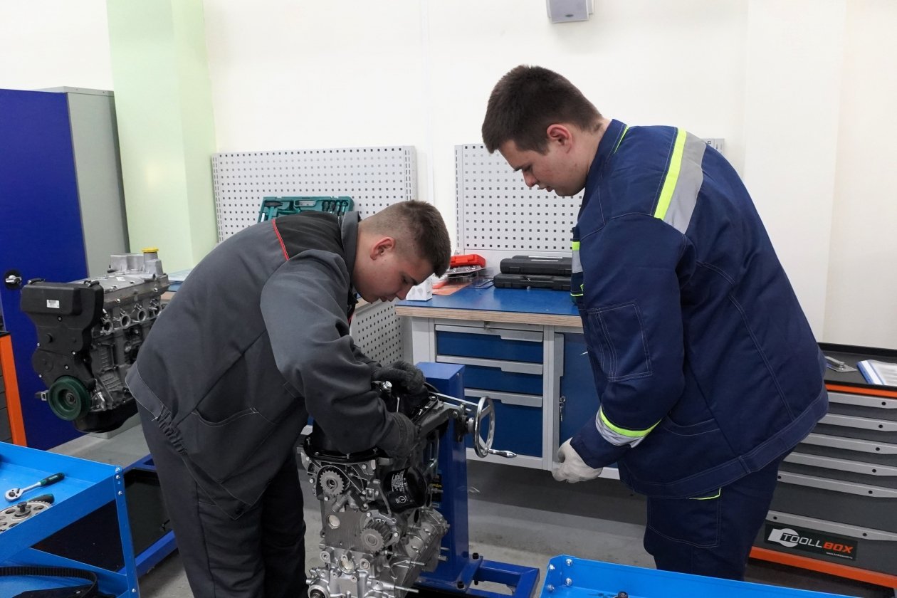 Студенты механики на занятиях Пресс-служба Глобал Портс