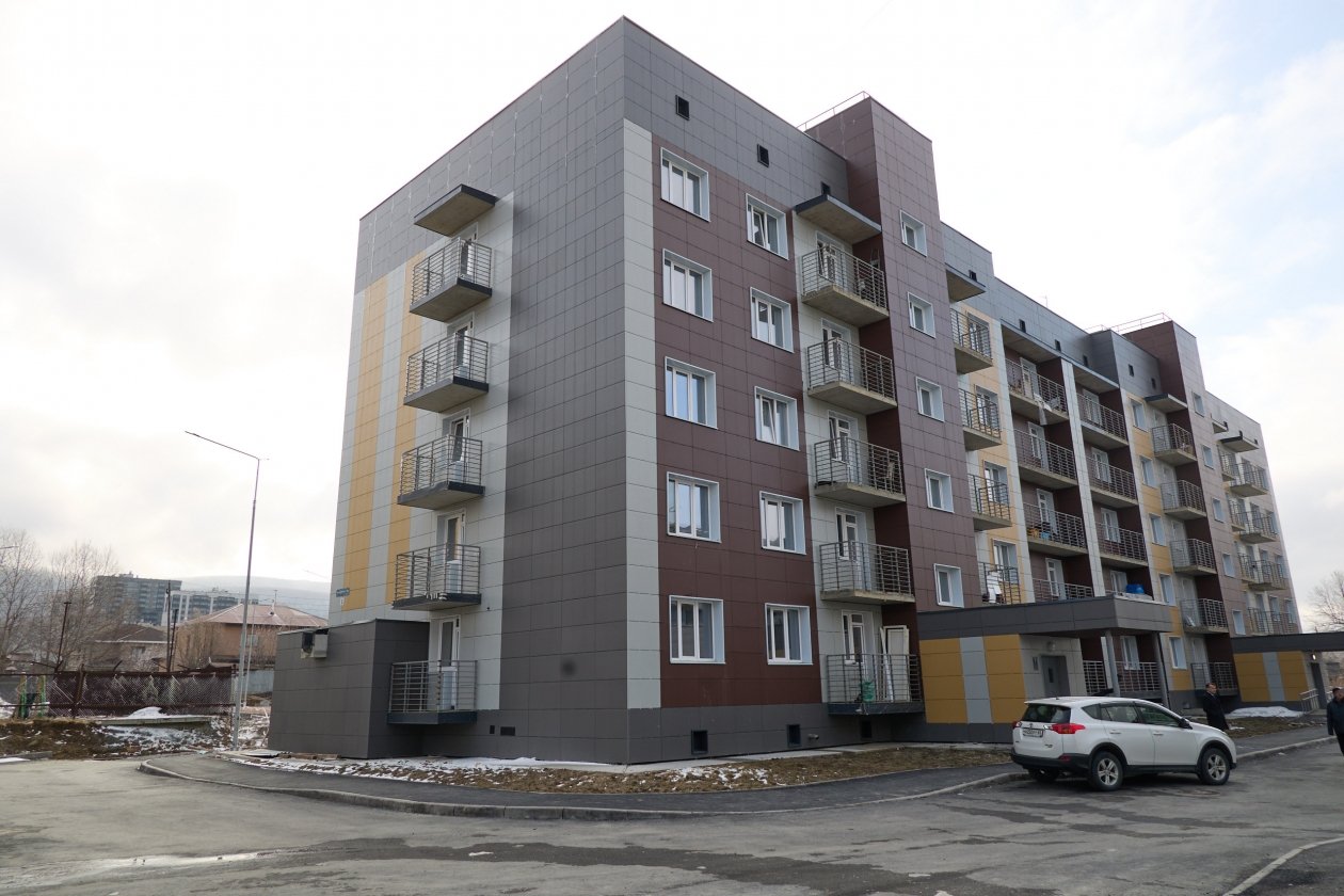 Более 100 семей переедут из общежитий и аварийных домов в благоустроенные квартиры пресс-служба мэрии города